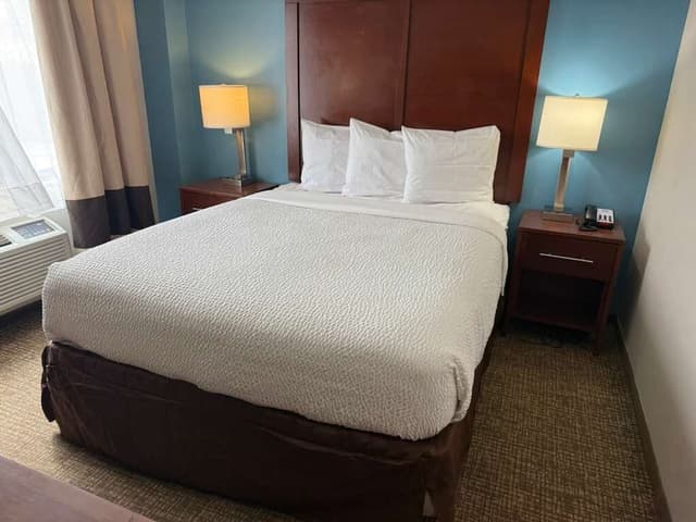 布魯克林馬林公園溫德姆戴斯酒店-客房, 1 張加大雙人床, 非吸煙房-3