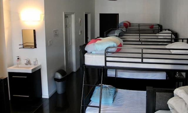 ザ パークデール オステルリー-ベーシック 共同ドミトリー 男女共用ドミトリー 共用バスルーム-1