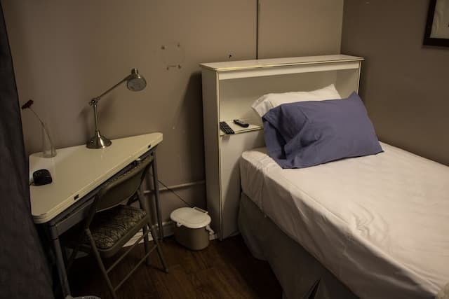 セント ローレンス レジデンス & スイーツ-デラックス シングルルーム 共用バスルーム-5