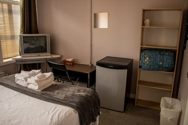 セント ローレンス レジデンス & スイーツ-スーペリア ルーム クイーンベッド 1 台 共用バスルーム-10