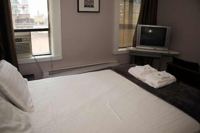 セント ローレンス レジデンス & スイーツ-スーペリア ルーム クイーンベッド 1 台 共用バスルーム-7