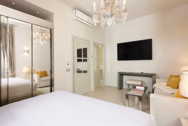 Palazzo Nainer-Deluxe Room-3