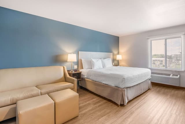 WoodSpring Suites Chicago Midway-Standard Room, 1 King Bed, Non Smoking-1