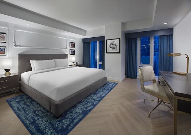 パンテージス ホテル ダウンタウン トロント-シグネチャー スイート キングベッド 1 台ソファーベッド付き-4