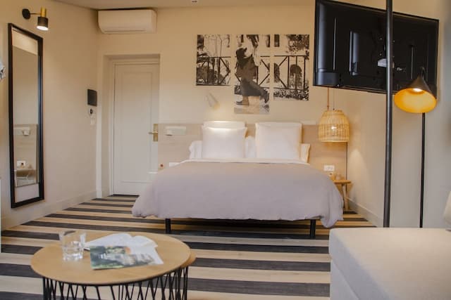 Room Select Via Veneto-Deluxe Room-2