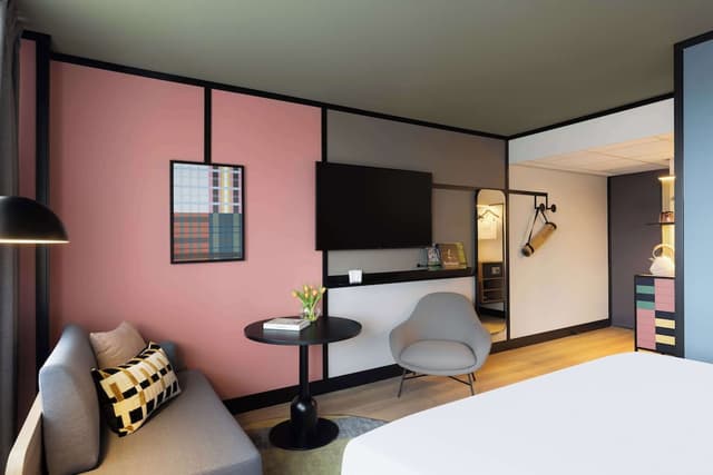 阿姆斯特丹 Avani 博物館區飯店 (前稱 NH 阿姆斯特丹博物館區)-標準客房, 運河景 (Extra Bed 2 adults + 1 child)-1