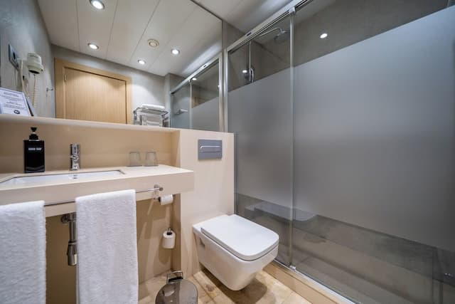 康斯坦茨酒店-高級雙床房-4