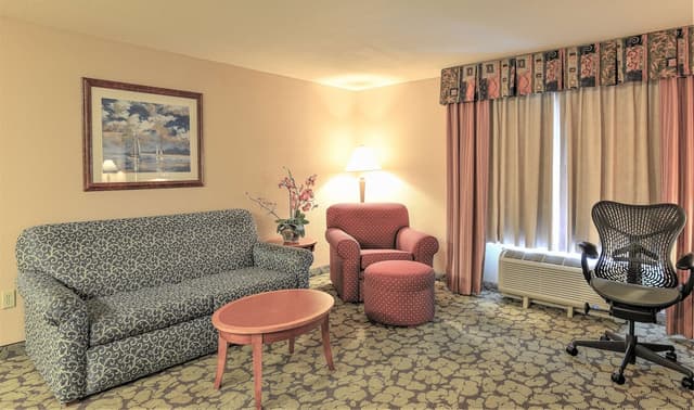 ACP Hotel Houston Westchase, MOD Collection by Sonesta-Superior Suite, 1 King Bed, Jetted Tub-5