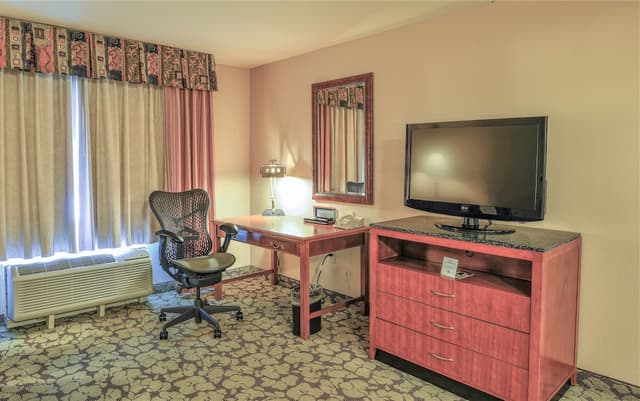 ACP Hotel Houston Westchase, MOD Collection by Sonesta-Superior Suite, 1 King Bed, Jetted Tub-4