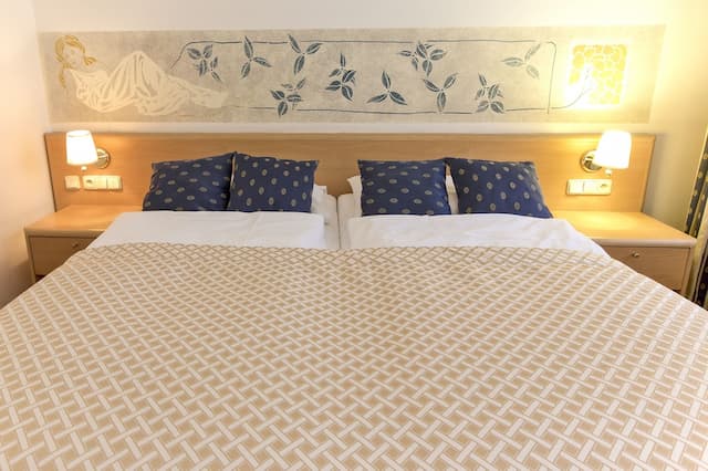 ホテル チボリ プラハ-スタンダード トリプルルーム-1