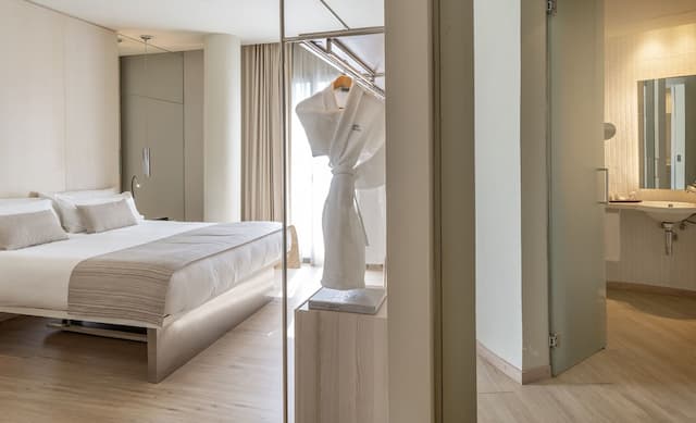 Cram Hotel-Deluxe Twin Room-2