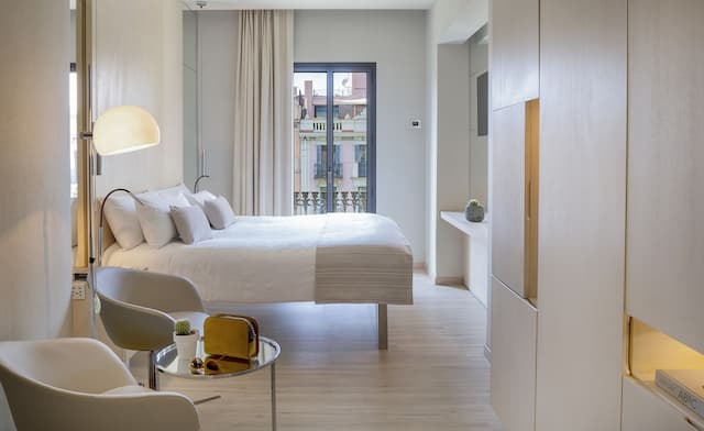 Cram Hotel-Superior With Balcony-11