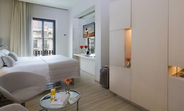 Cram Hotel-Superior With Balcony-6