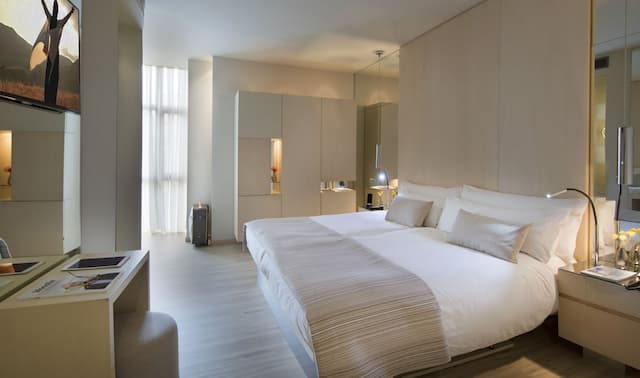 Cram Hotel-Deluxe Twin Room-1