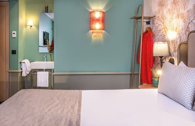 Avalon Hotel Paris Gare du Nord-Superior Twin Room-1