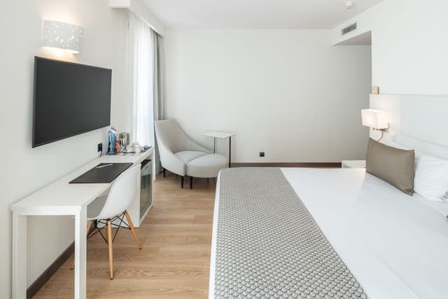 Catalonia Bristol-高级双人房（单人入住）-2