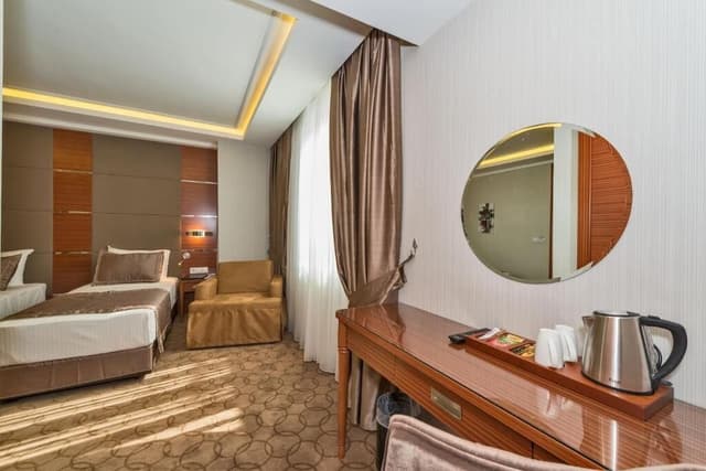 글로리어스 호텔-Standard Triple Room-1