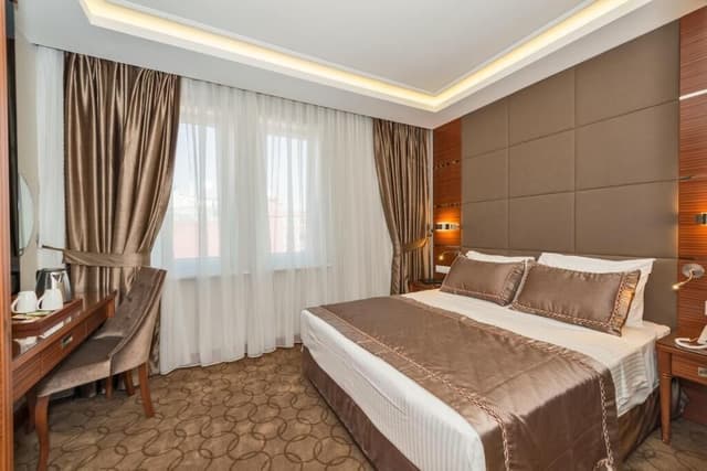 글로리어스 호텔-Economy Double or Twin Room-1