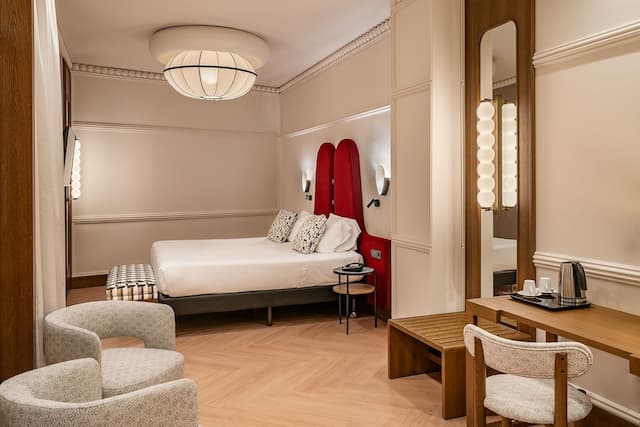 Hotel Vincci Soho-Superior room patio view-8