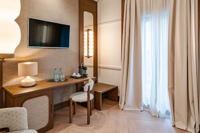 Hotel Vincci Soho-Superior room with balcony, Barrio de las Letras view-8