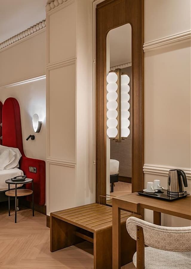 Hotel Vincci Soho-Superior room patio view-6