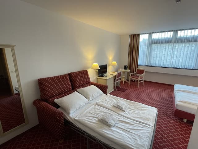 選帝侯大道柏靈莊園美居酒店-高級四人房-5