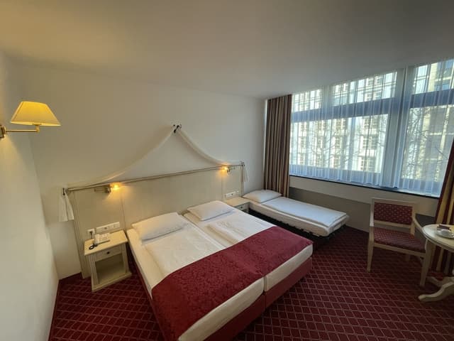 選帝侯大道柏靈莊園美居酒店-三人房-5