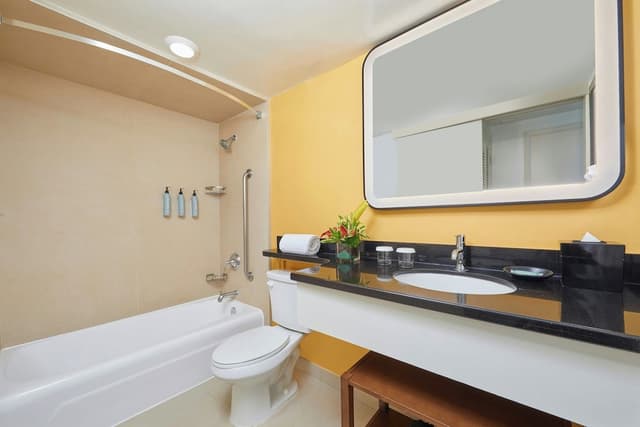 Courtyard by Marriott Waikiki Beach-Suite-4