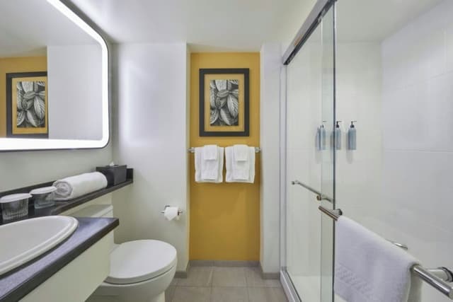 Courtyard by Marriott Waikiki Beach-Suite, 1 Bedroom, Balcony (Corner)-5