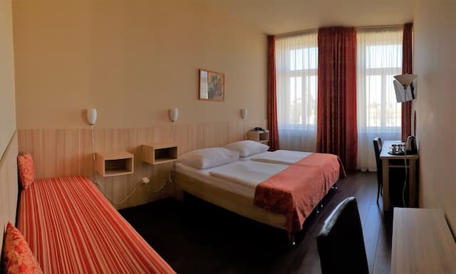 Prague Centre Plaza-Triple Room-8