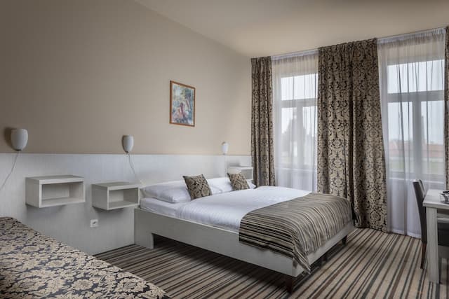 Prague Centre Plaza-Triple Room-7