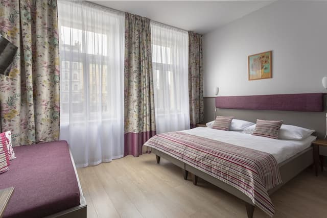 Prague Centre Plaza-Double or Twin Room-4