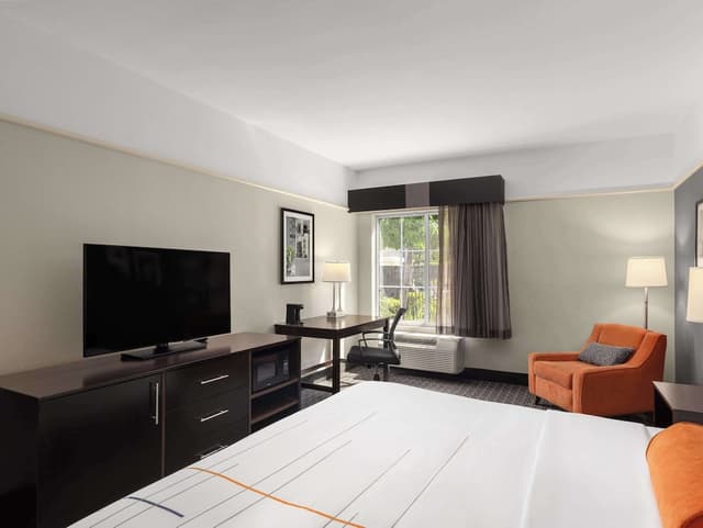 라 퀸타 인 & 스위트 바이 윈덤 산타클라리타 - 발렌시아-룸, 킹사이즈침대 1개, 장애인 지원, 금연 (Mobility/Hearing, Bathtub)-2