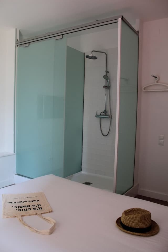 シック & ベーシック タラーズ ホスタル-スタンダード ダブルルーム-9