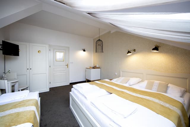 Sir Toby's Midtown - Hostel-Triple Room, Multiple Beds-3