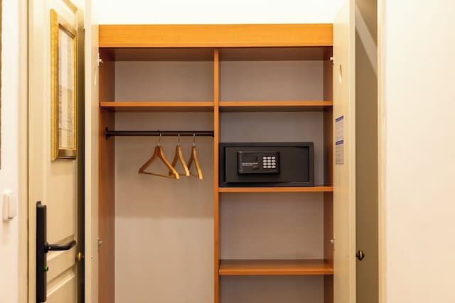 Sir Toby's Midtown - Hostel-Triple Room, Multiple Beds-6