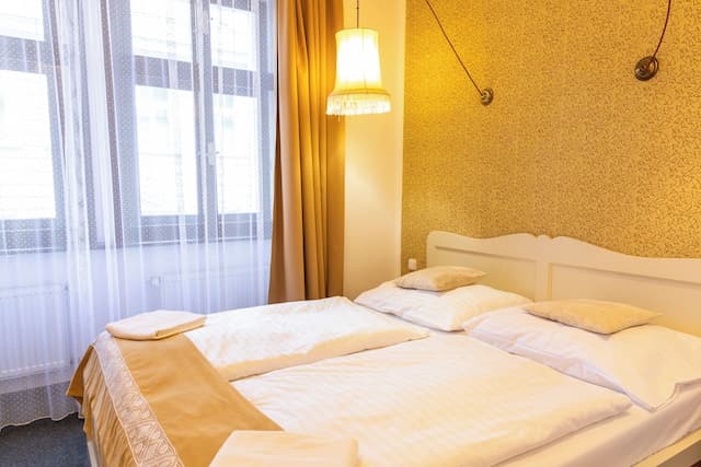 Sir Toby's Midtown - Hostel-Triple Room, Multiple Beds-1