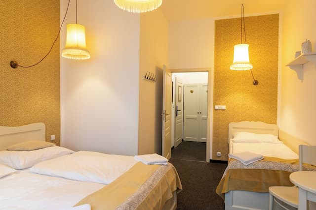 Sir Toby's Midtown - Hostel-Triple Room, Multiple Beds-4