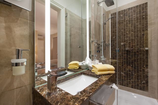 Hotel an der Oper-Single Room, Courtyard View-1