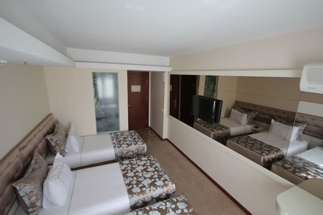 Hotel Grand Washington-Connecting Family Rooms-3