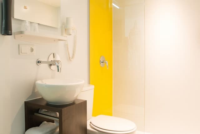 キュービック ホテル アムステルダム WTC-ダブルルーム キングベッド 1 台 窓なし-6