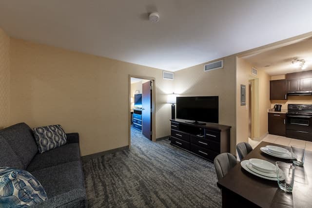 里弗波特里士滿智選假日套房飯店 - IHG 旗下飯店-套房, 1 間臥室 (Dining Area)-4