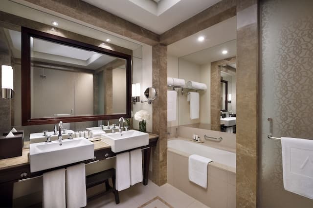 팰리스 다운타운-Junior Suite Lake View-5