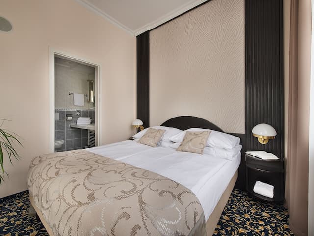 EA Hotel Royal Esprit-Standard Double Room Single Use-2