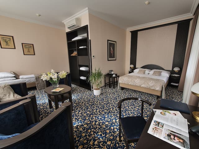 EA Hotel Royal Esprit-Triple Room-3