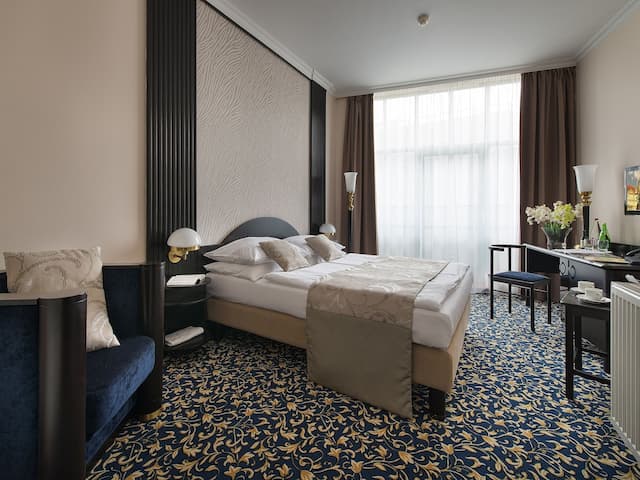 EA Hotel Royal Esprit-Standard Double Room Single Use-4
