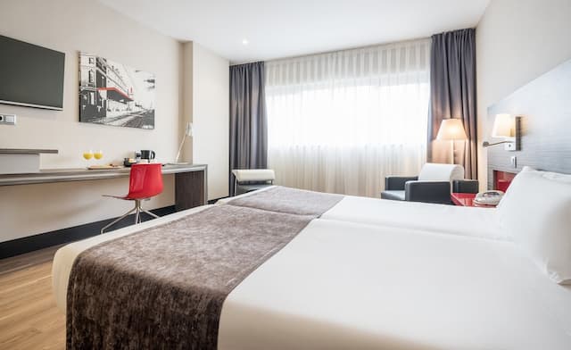 Hotel ILUNION Barcelona-Double Room-5