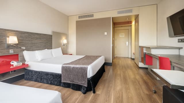 Hotel ILUNION Barcelona-Triple room, 2 adults and 1 child-4