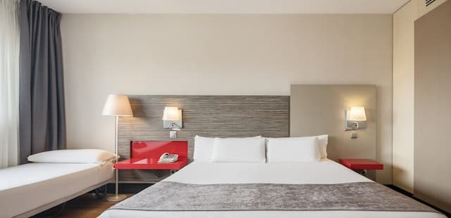 Hotel ILUNION Barcelona-Triple room, 2 adults and 1 child-5