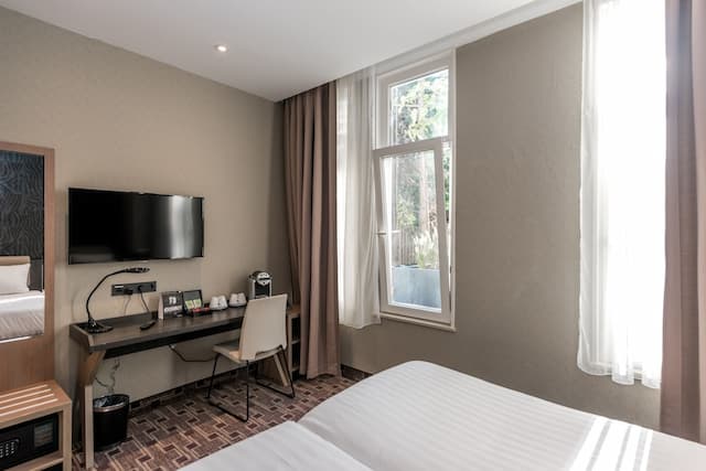 XO Hotel Inner-Quadruple Room, 1 Bedroom-3